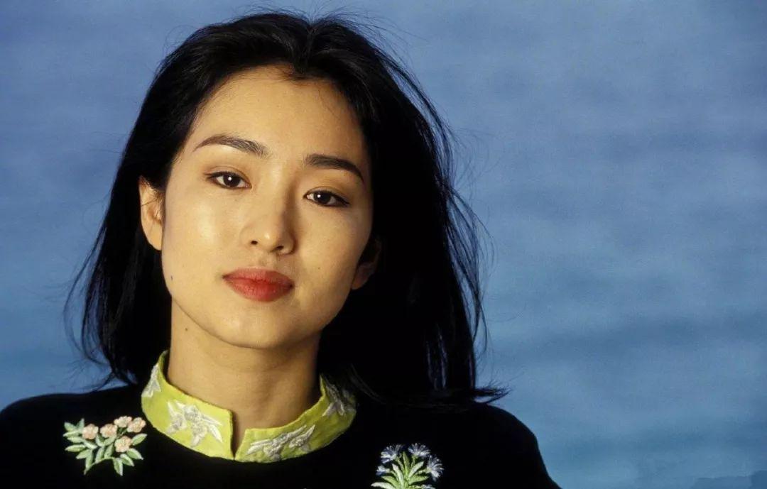 巩俐周冬雨惊艳亮相,巩俐和周冬雨为什么不合照