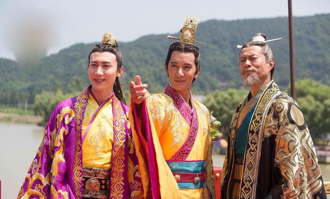 鎴愯鏁呬簨鍗滄樇鍗滃,鑱婅亰鍛ㄦ槗鍏崷鐨勪簨