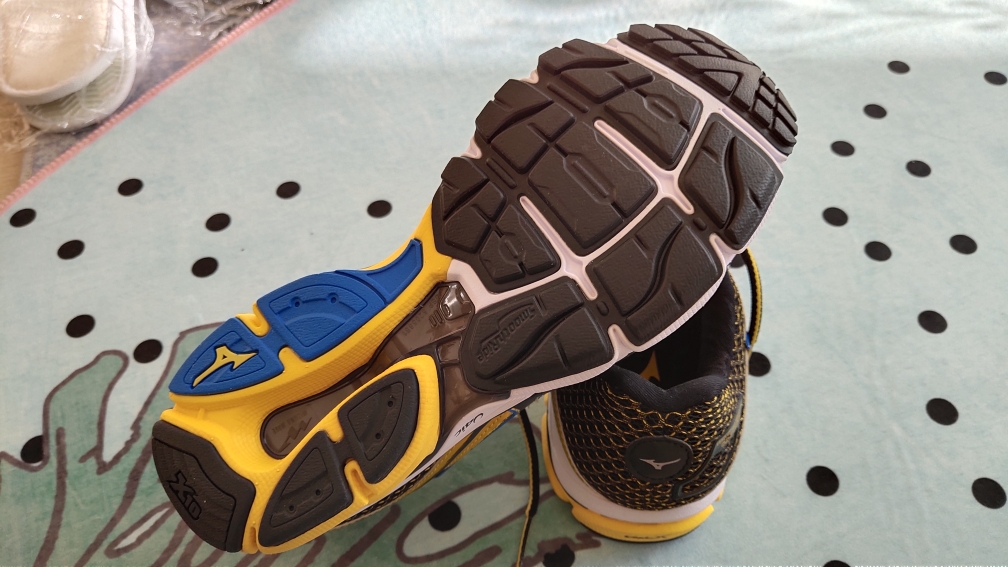 美津浓专业跑步透气减震鞋,mizuno美津浓男款吸汗速干