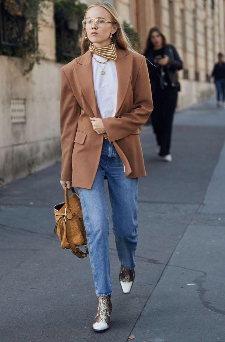 搭靴子穿的裙子秋冬款,裙子靴子秋冬搭配图