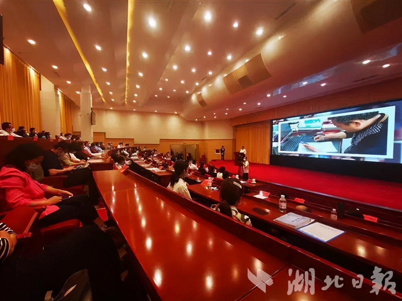 天门一医卢童家庭获评2020年“荆楚清正廉洁最美家庭”