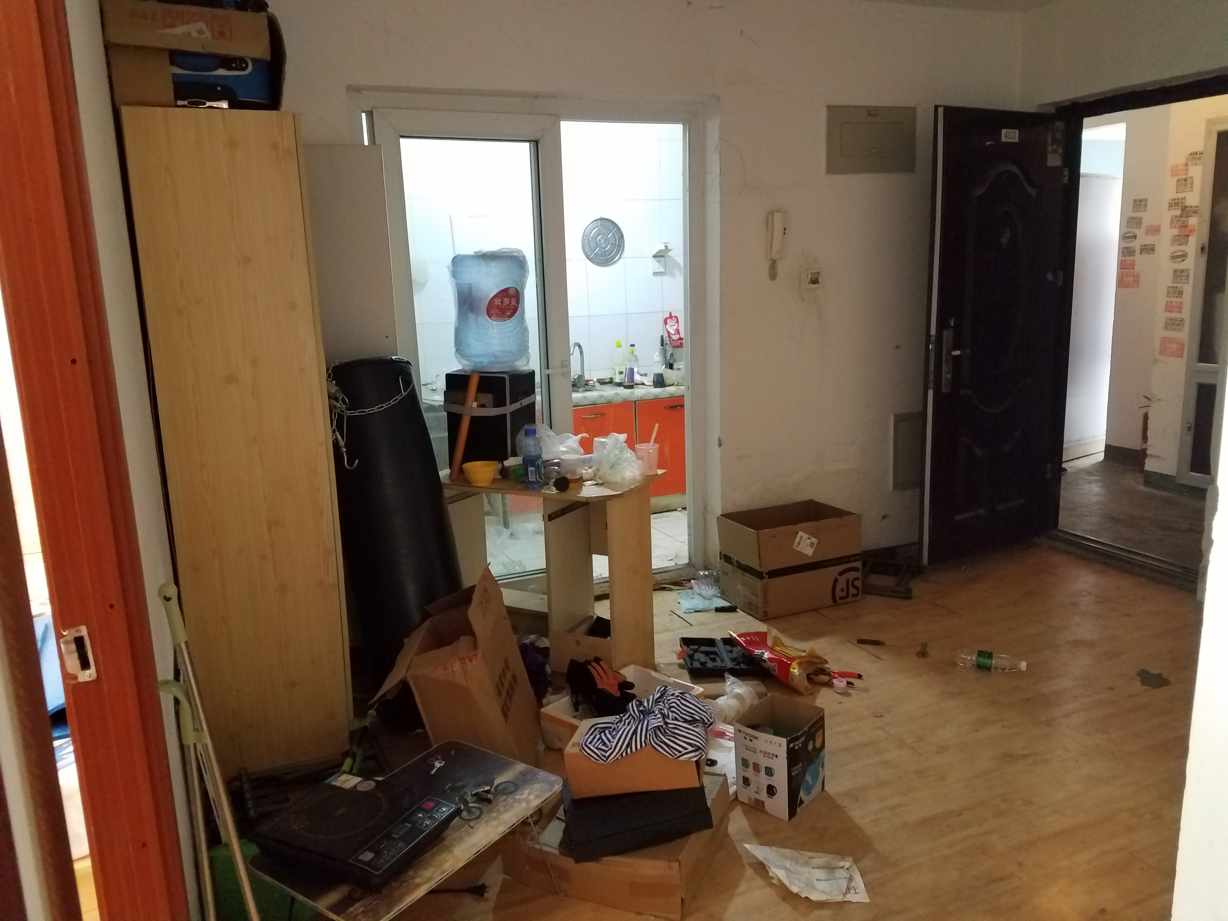 如何避免遇到黑中介,当你遇到黑社会你该怎么办