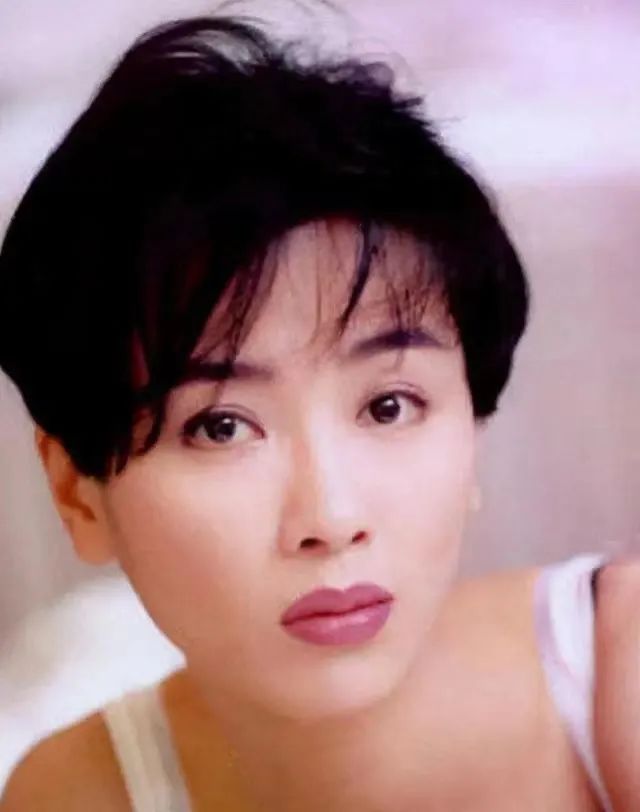 夜店出来的明星，男友女友换着玩，却被拍在沙滩上？｜人物计划26