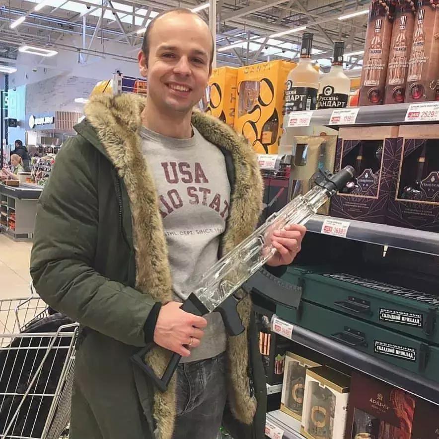 AK-47伏特加，千万别对口喝别人会认为你要自杀