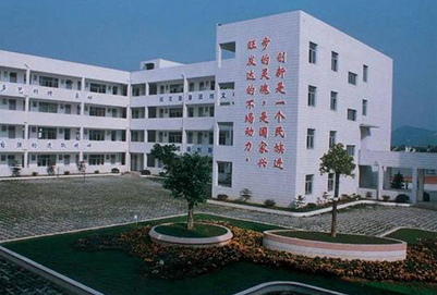 华大卫校和成一附属哪个好,成都华大医药卫生学校分数线多少