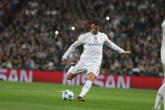 为什么那么多人喜欢踢球,为什么有人总喜欢踢足球