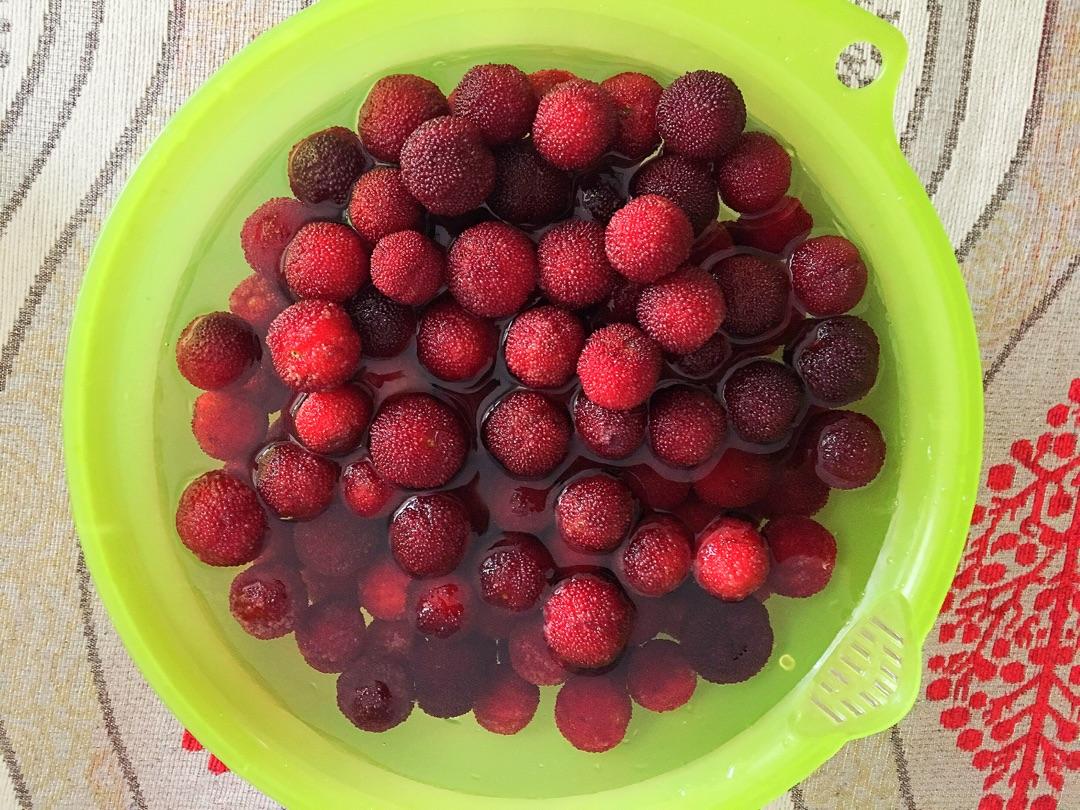 盐水洗水果增加农药残留,用盐水洗杨梅可以减少酸吗