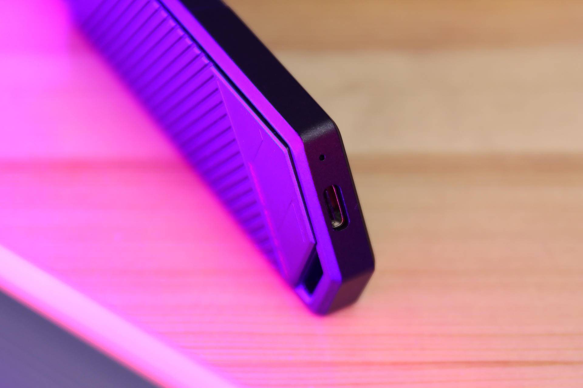 既要高速也要炫酷，ROGSTRIXARION固态硬盘盒评测