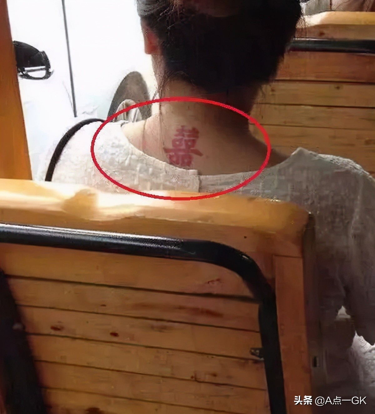 可爱小姐姐搞笑动图图片,搞笑动图小姐姐你引起了我的注意