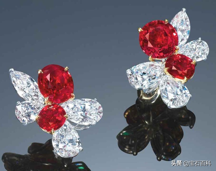 戴红宝石,戴红宝石的女人