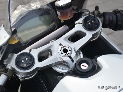 推荐车的长腿小姐姐,新手骑仿赛摩托车推荐