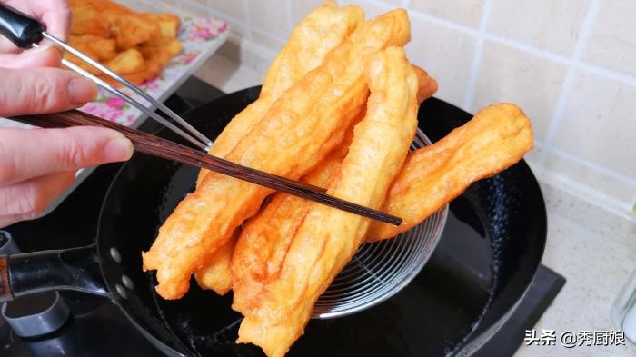 安琪酵母炸油条窍门不用鸡蛋,炸油条用油条膨松剂还放鸡蛋吗