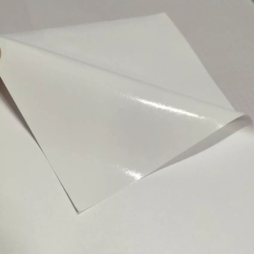 黑胶车贴白胶车贴写真的区别,黑胶车贴比白胶车贴哪个颜色耐用