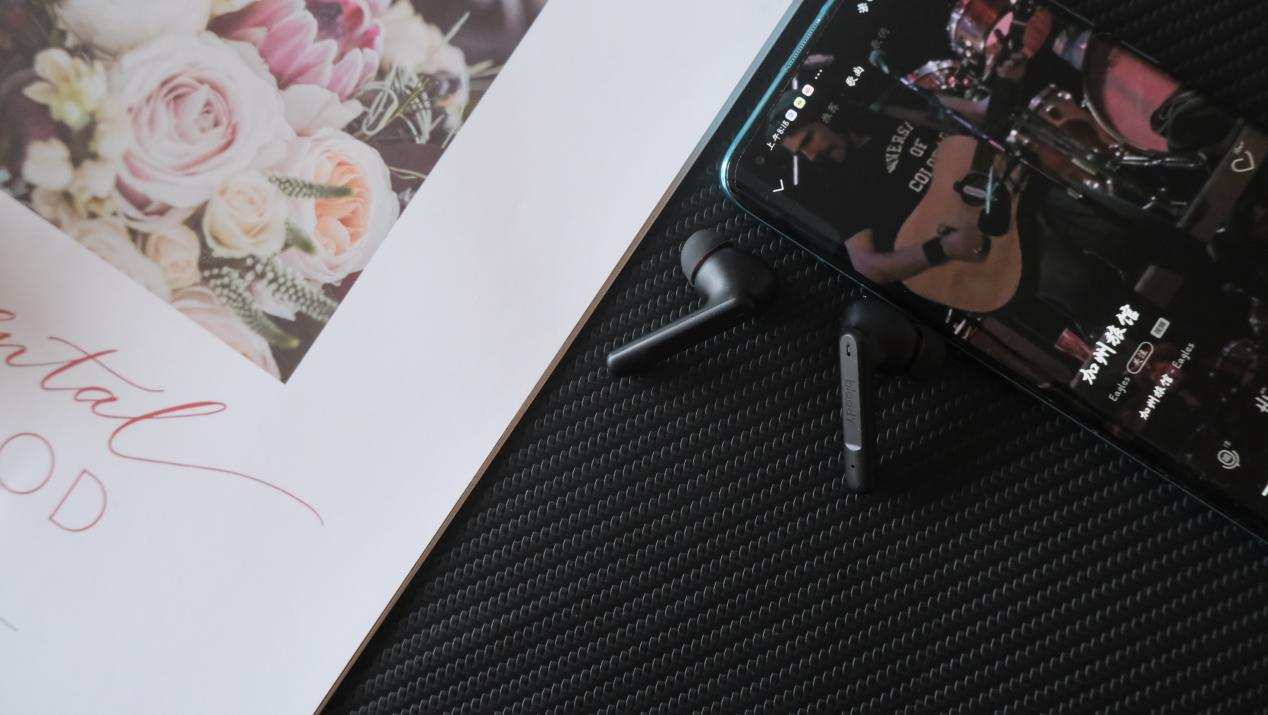 双飞燕血手幽灵鼠标体验,玩游戏双飞燕血手幽灵耳机评测