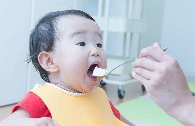 100天的孩子突然哭闹得厉害,0-5天小孩半夜哭闹