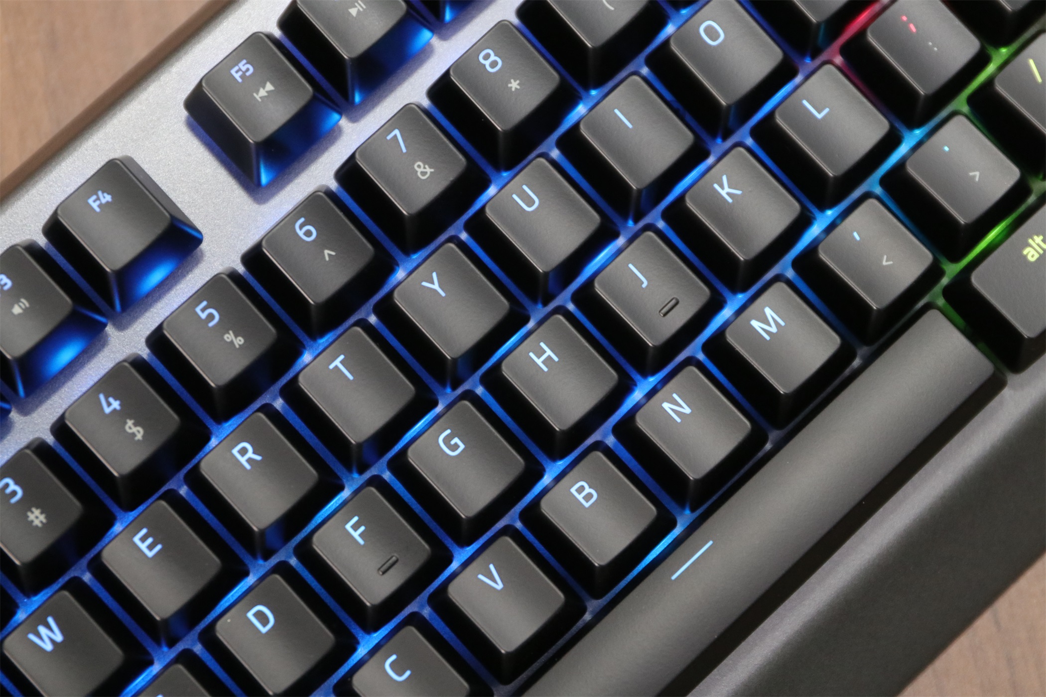 雷蛇黑寡妇怎么改色,雷蛇黑寡妇x竞技幻彩版