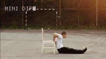 健身房不会用器械怎么健身,健身新手开始怎么练不用健身器材