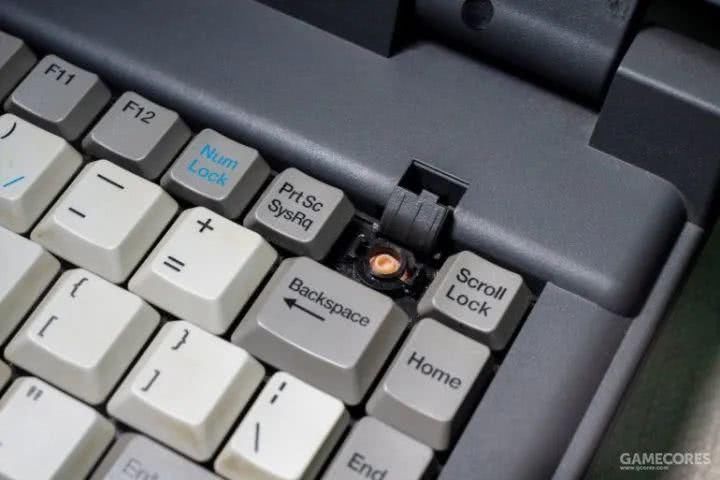 一百多块买个26年前的笔记本，我改了改，还能上网