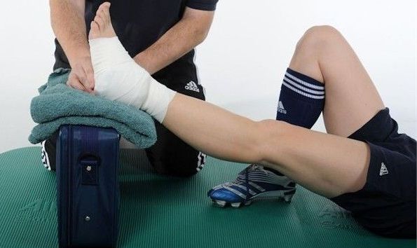 脚踝反复扭伤,脚踝扭伤韧带损伤要恢复多久图片