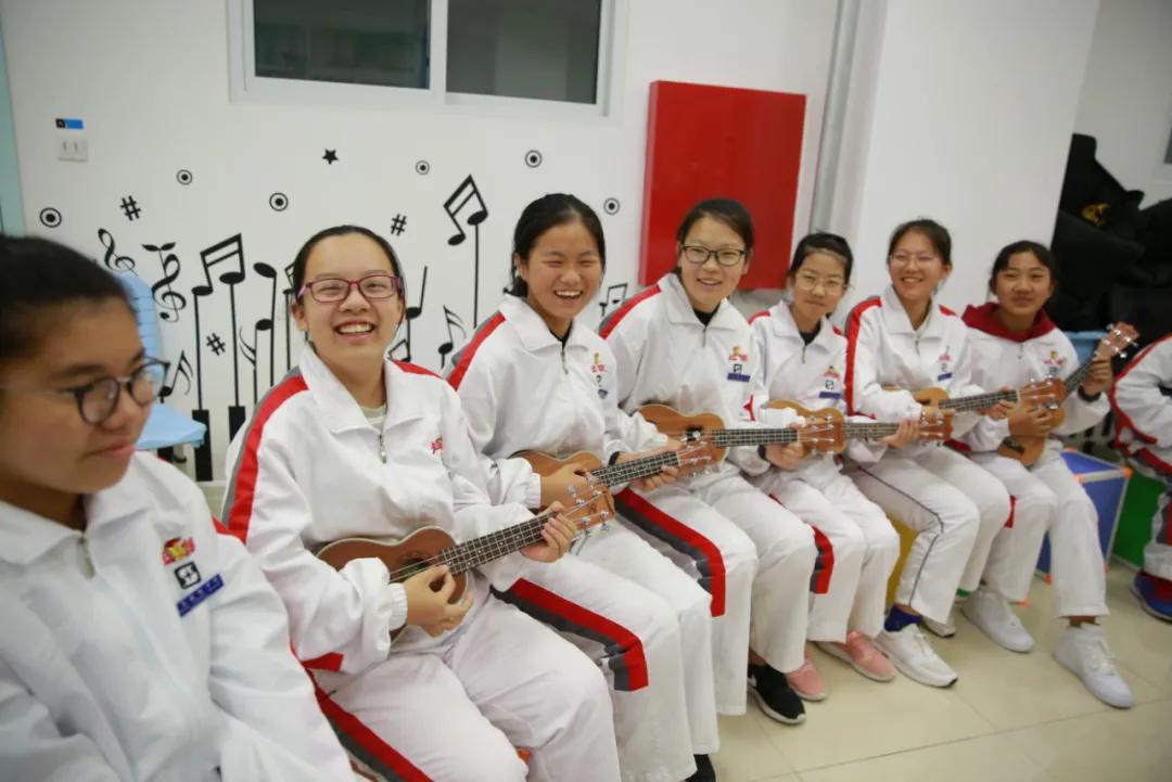 超银学校究竟是什么样的？聆听专家，家长和孩子们的声音