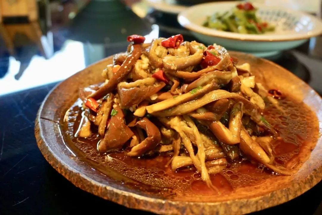 莫干山网红儿童旋转滑梯民宿,莫干山新晋森林亲子民宿无边泳池