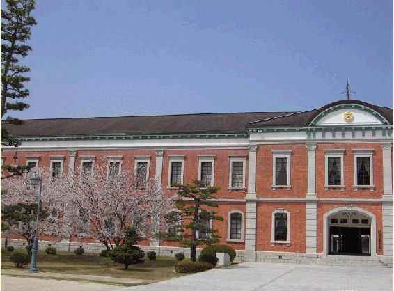 旧日本帝国海军解散,旧日本帝国海军与陆军矛盾