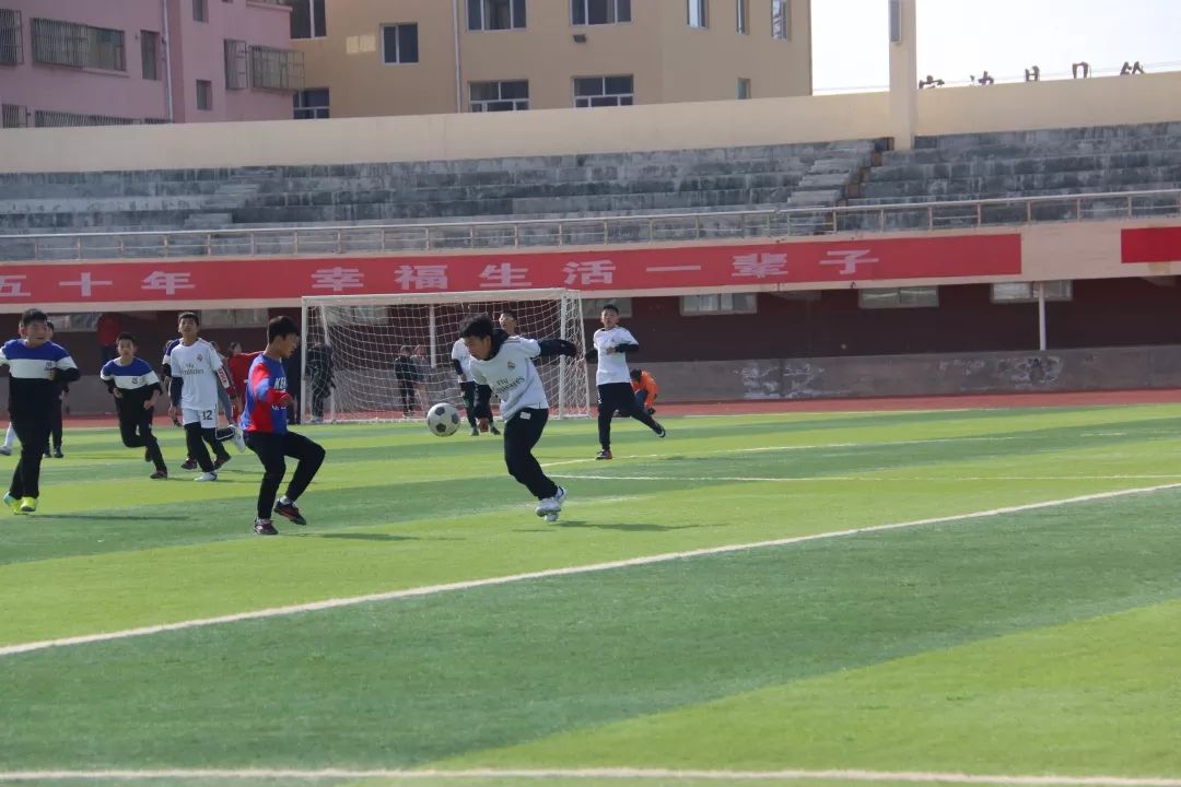 定边县东关小学足球队比赛视频,榆林市定边县第三中学足球联赛