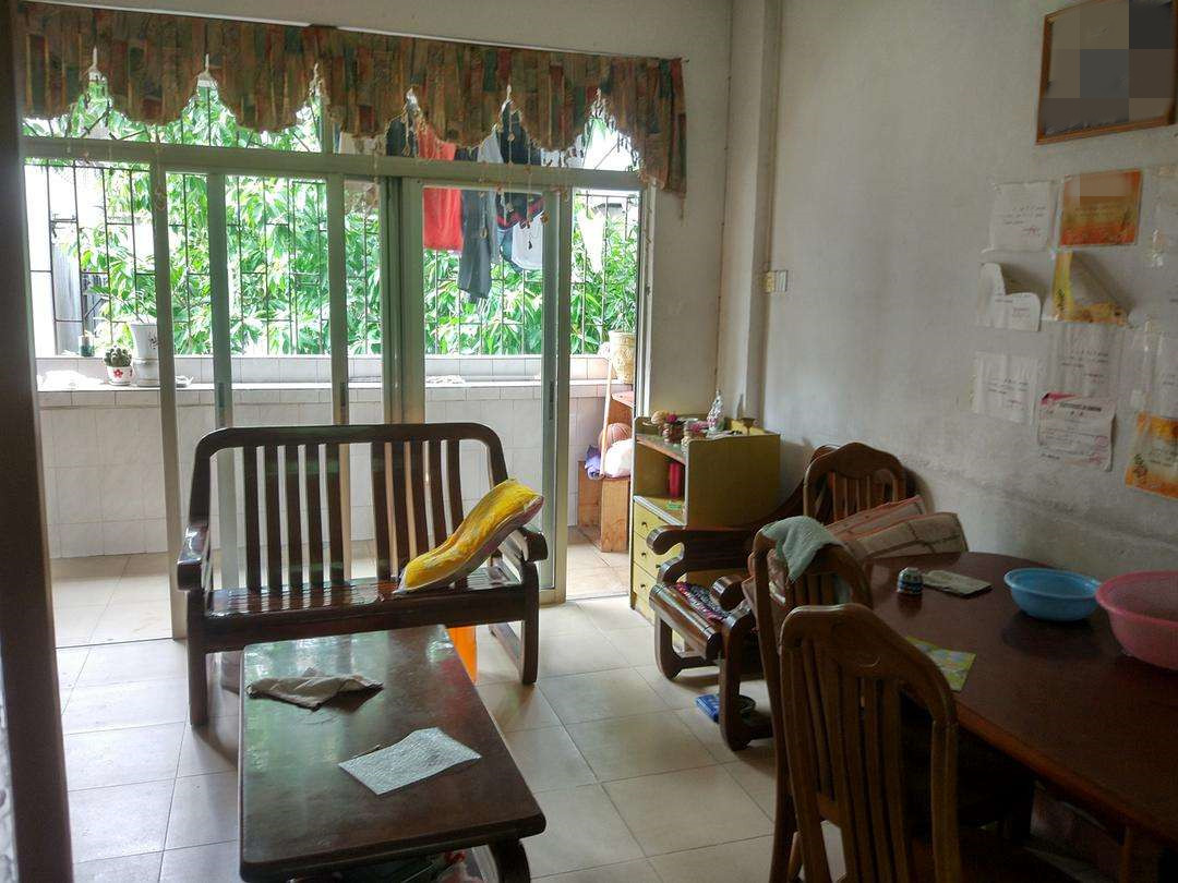 日本家庭阳台晾衣服,日本家庭的洗衣房收纳