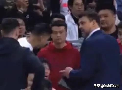 cba球员不满裁判判罚口吐芬芳,cba福建朱世龙教练口吐芬芳