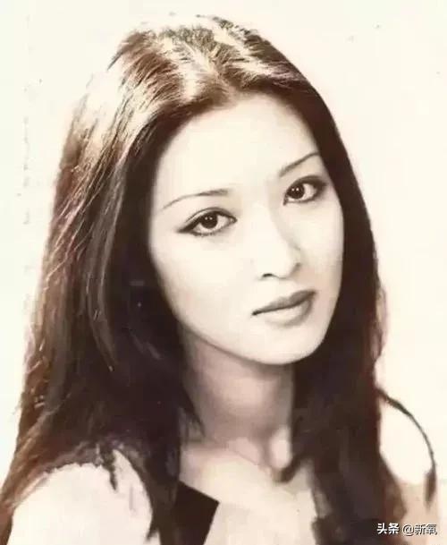 自带情绪的眼睛,最近流行三白眼美人