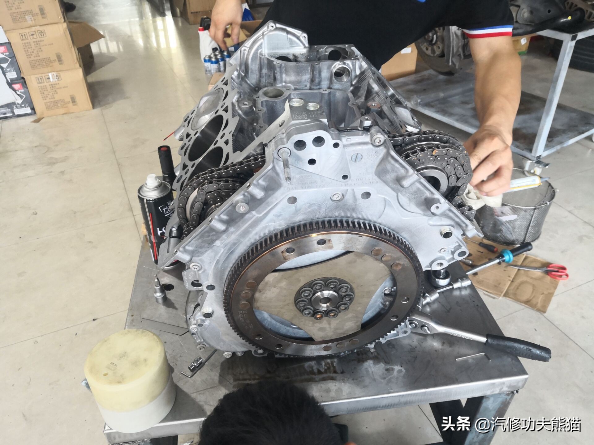 能拉动波音747的大众神车途锐烧机油治理，修完了又可以拉飞机了