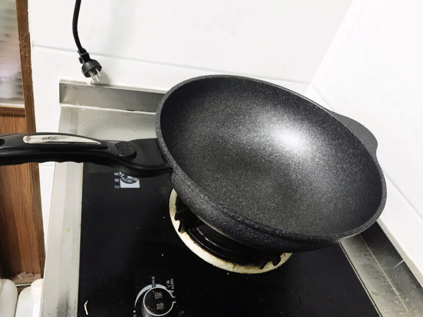 电磁炉用麦饭石和铸铁锅哪个更好,珐琅铸铁锅好还是麦饭石不粘锅好