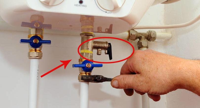 海尔热水器内胆漏水会漏电吗,热水器为啥会漏水