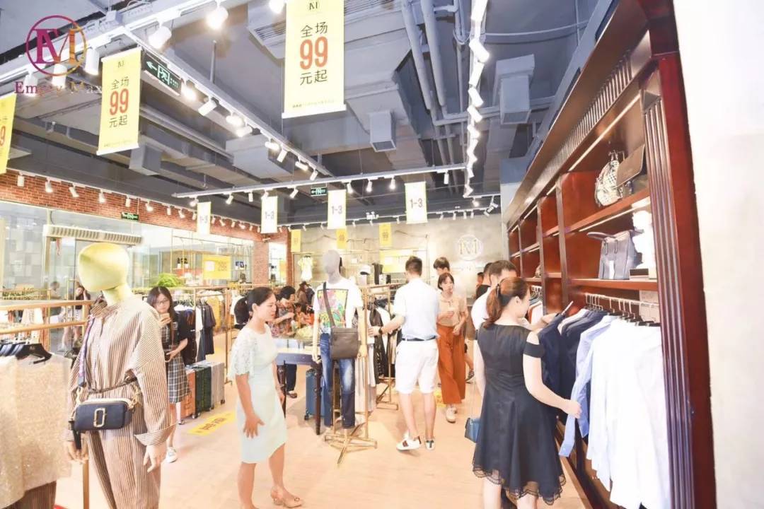 成都“时尚大咖”请注意!这里有个超低价大牌库喊你来爆仓