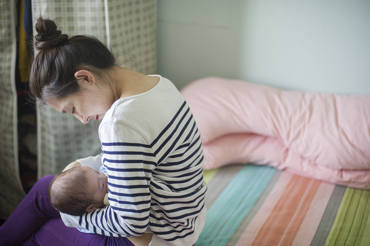 宝妈晚上喂奶饿了能吃什么,宝妈喂奶的时候宝爸可以做什么