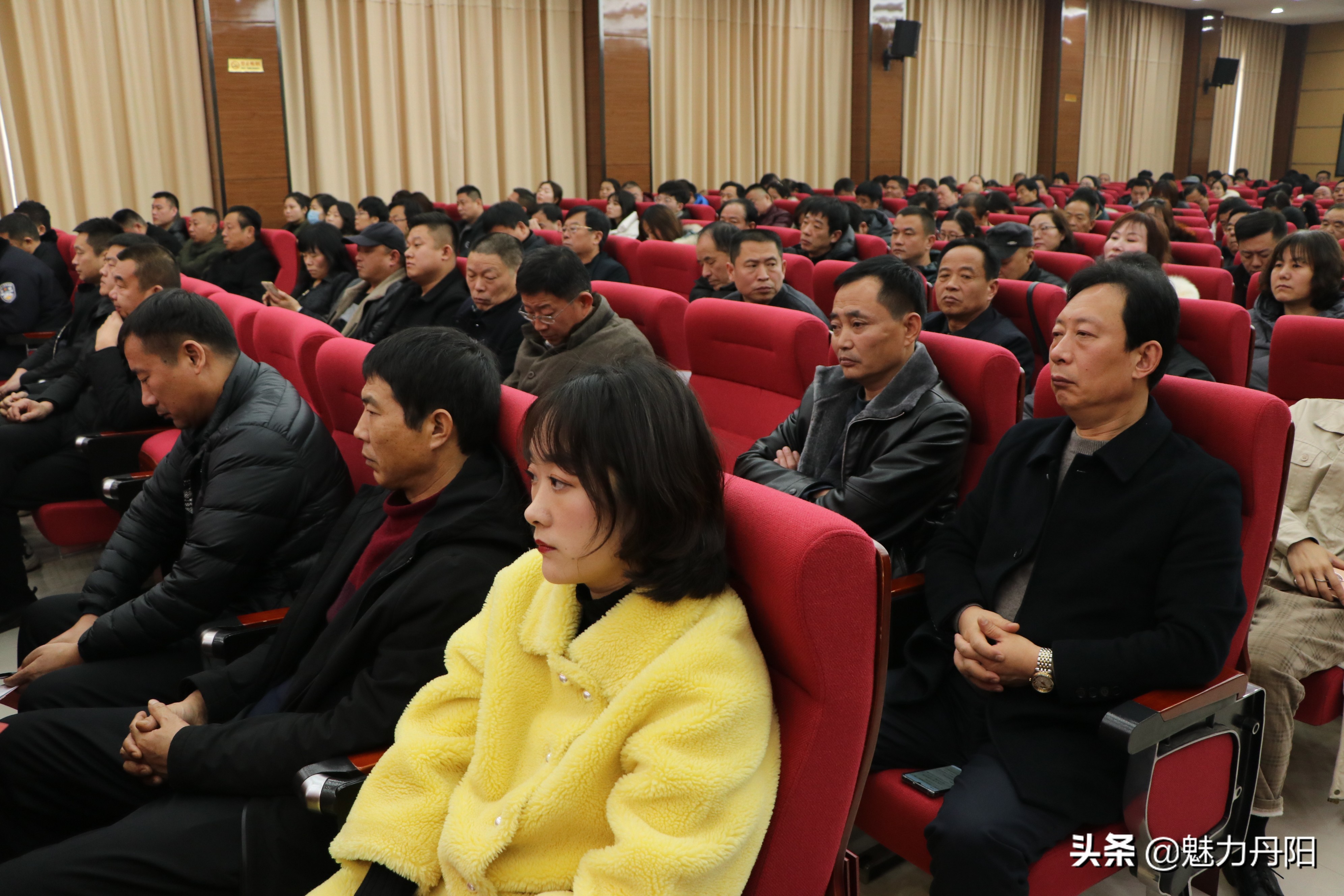 丹阳街道召开2019年总结表彰会暨2020年工作部署大会