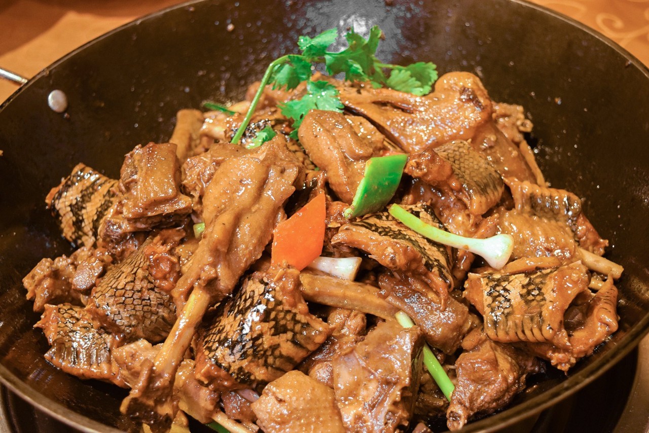 这家老字号食鹅专门店在南海街知巷闻，招牌干逼鹅只需138元锅！