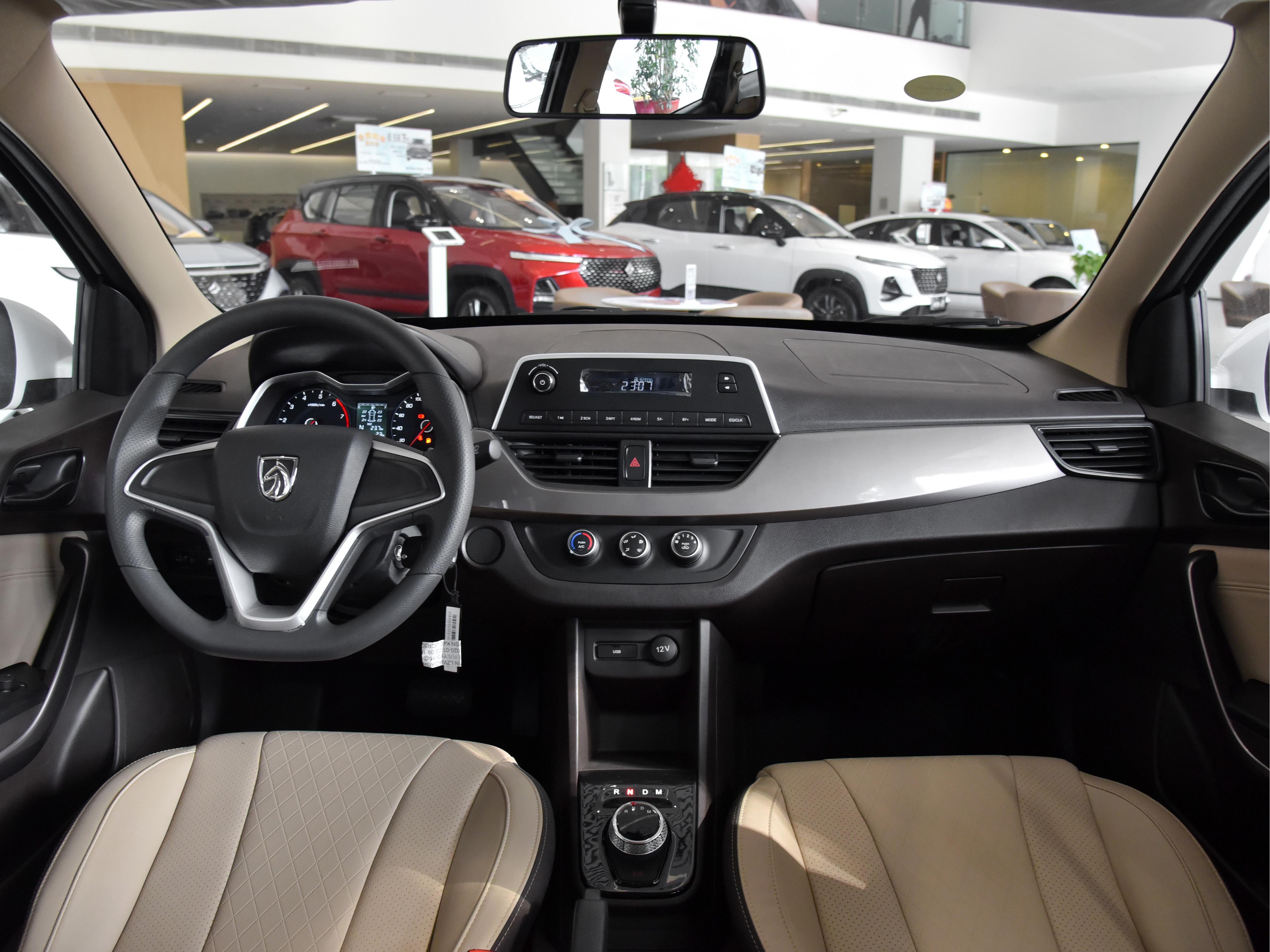 5万左右的新车宝骏310w,6.3l的油耗一公里多少钱