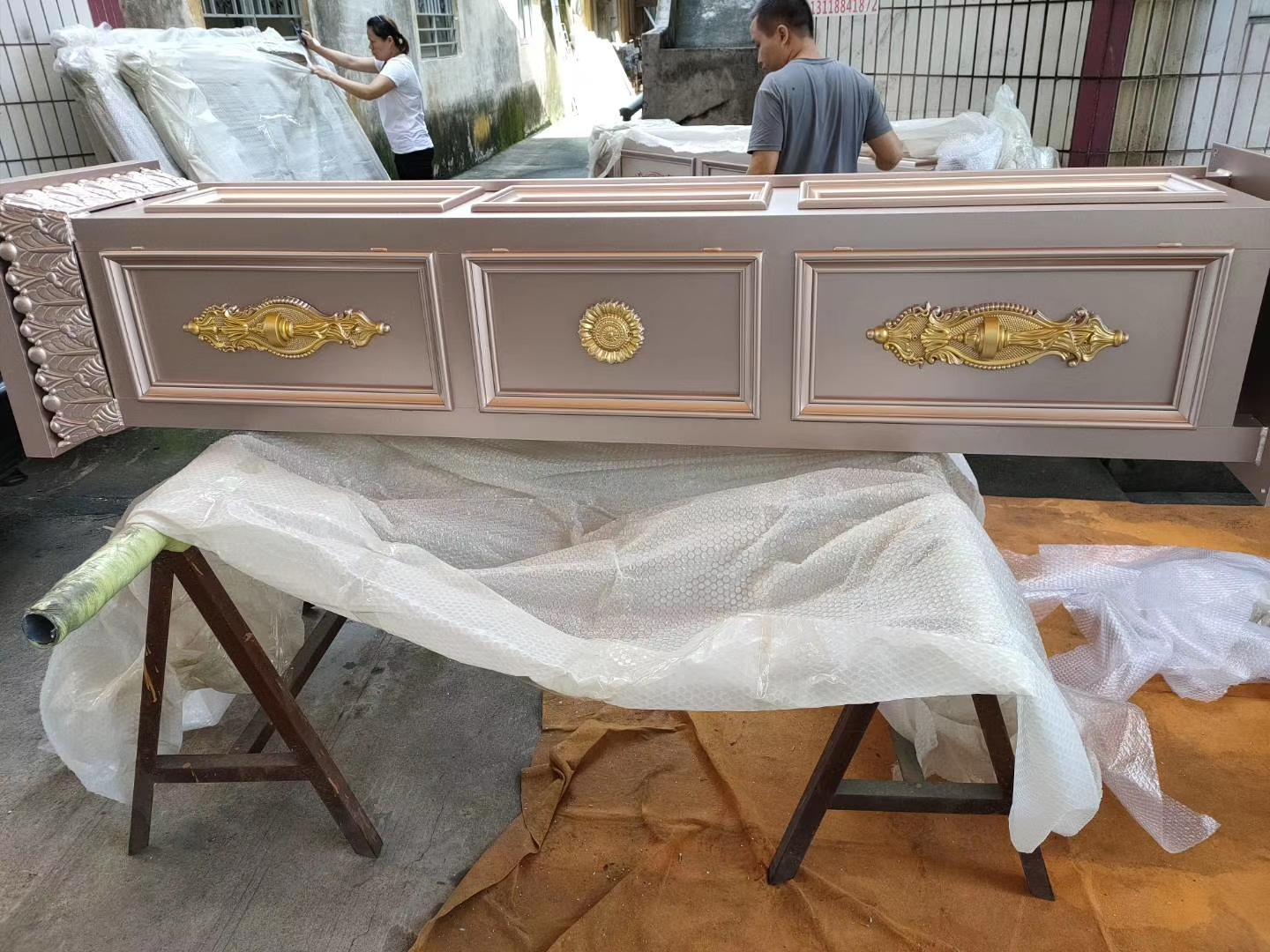 双开铝艺大门安装,双开铝艺大门