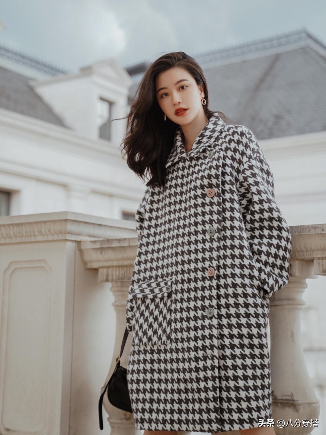 今年“千鸟格大衣”火了,建议选这几种,照穿不出错,保暖洋气