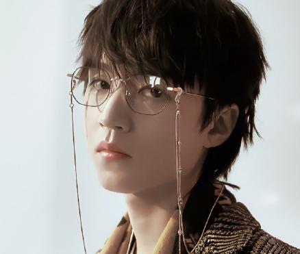 王源演唱会王俊凯易烊千玺送花篮,王源去找王俊凯家