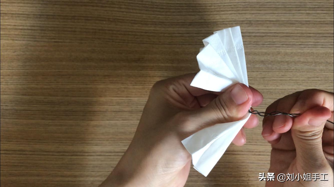 创意花朵手工DIY，用纸巾做出漂亮的花朵，超简单