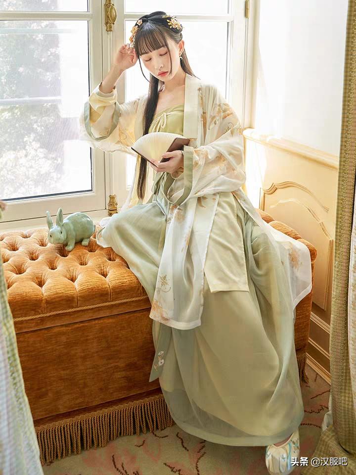 如何选择适合自己的汉服款式,汉服道袍怎么搭配才好看