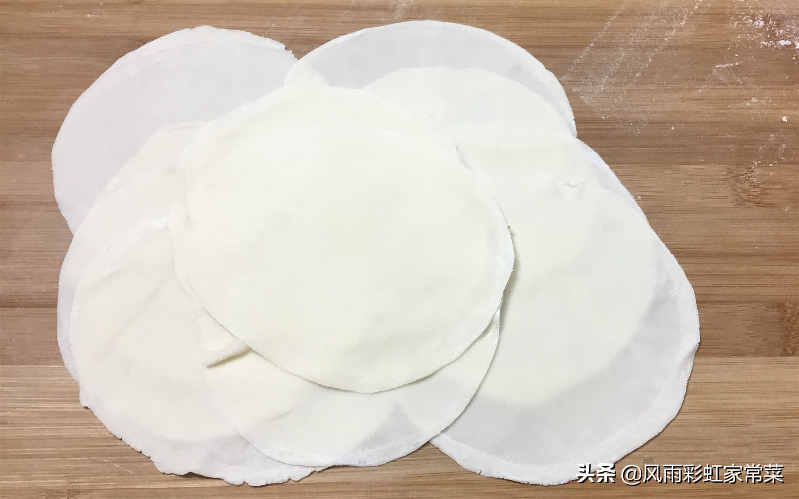 芹菜鸡蛋馅饼怎么做饼软,芹菜猪肉馅饼的家常做法简单