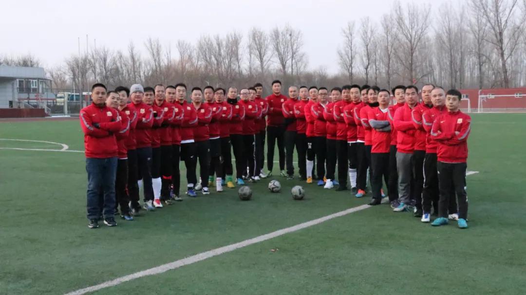 草根球员故事,足球老将的故事简介