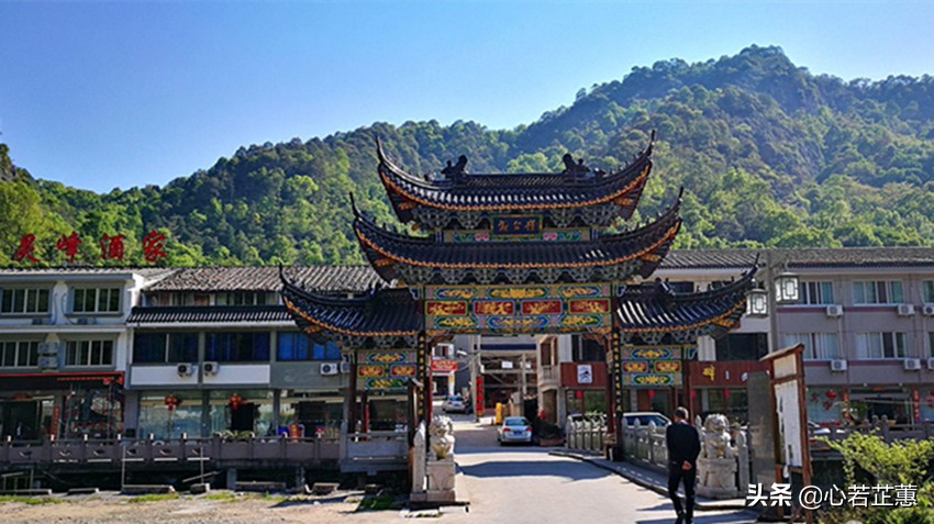 一座山可以用什么词来形容,形容一座山的风景词语