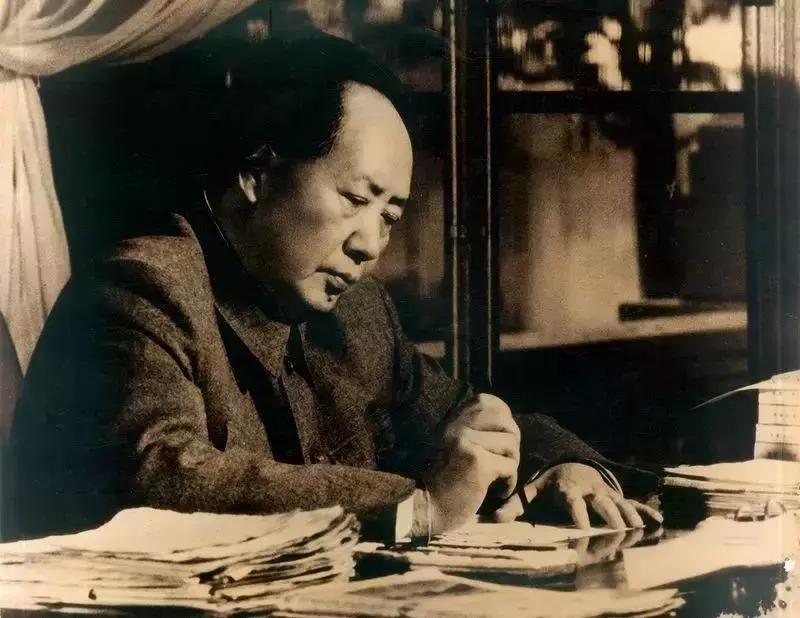 毛主席：多做一点实际工作，不要瞎指挥