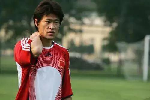 致敬老将！38岁前国脚成球队大腿，带队冲超，妻子是朝鲜族空姐