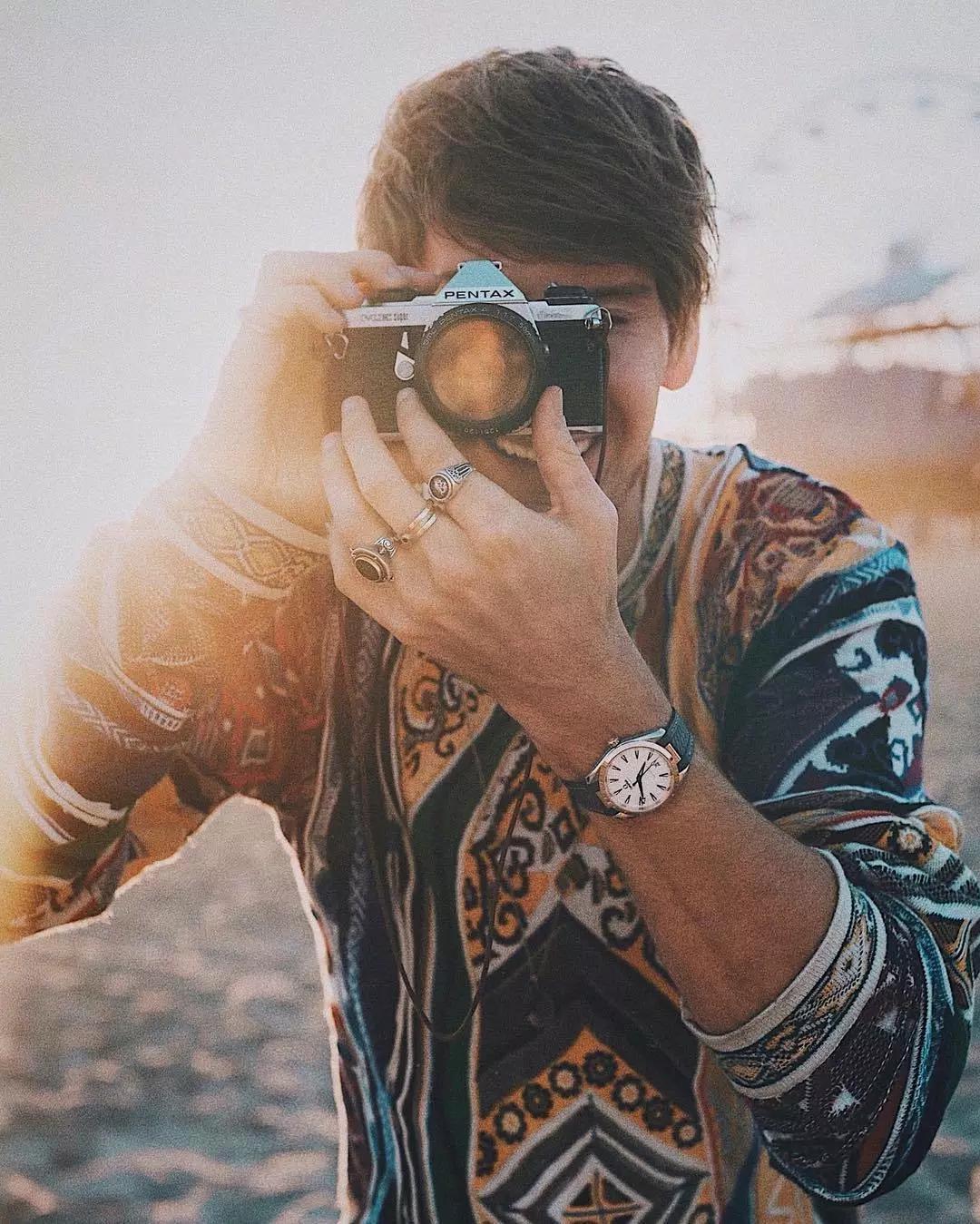 一个清洁工拍的照片一张卖6万,把美女娶回了家