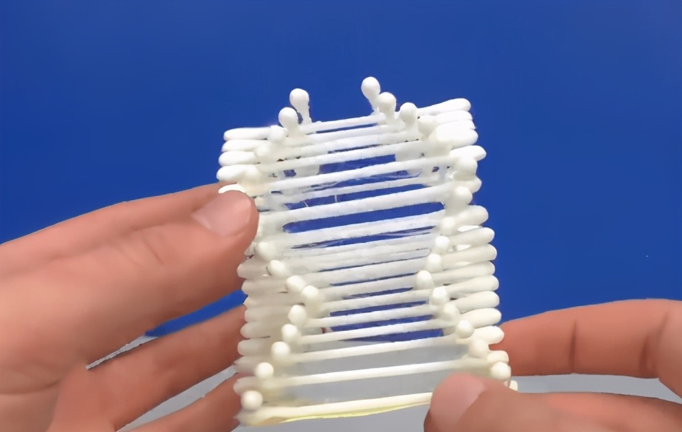 日本网友用棉花棒拼动漫角色模型，网友：切开一半能卖两份